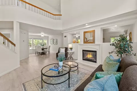 Living - 527 Bald Eagle Dr, Vacaville, CA 95688 photo 3 of 10