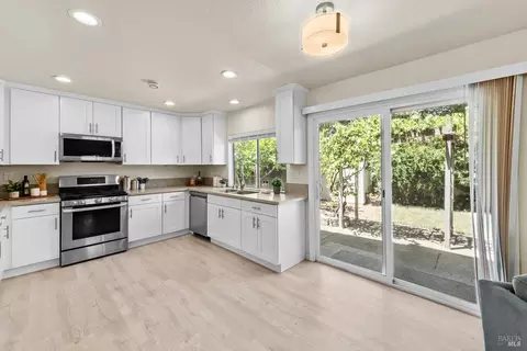 Kitchen - 527 Bald Eagle Dr, Vacaville, CA 95688 photo 1 of 9