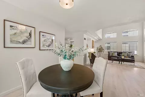 Dining - 527 Bald Eagle Dr, Vacaville, CA 95688 photo 3 of 4