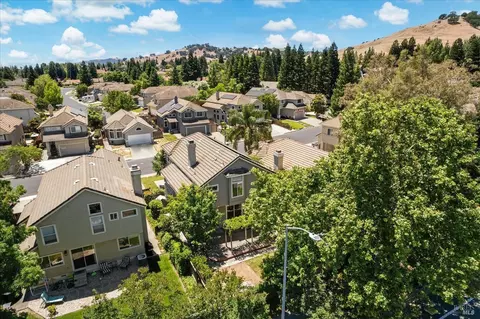 View/Area - 527 Bald Eagle Dr, Vacaville, CA 95688 photo 4 of 11