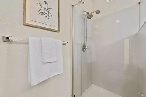 Bath - 527 Bald Eagle Dr, Vacaville, CA 95688 photo 7 of 9
