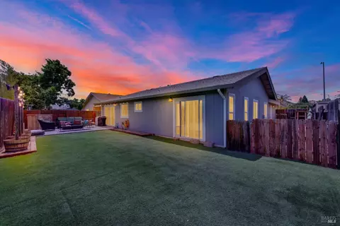 161 Marna Dr, Vacaville, CA 95687
