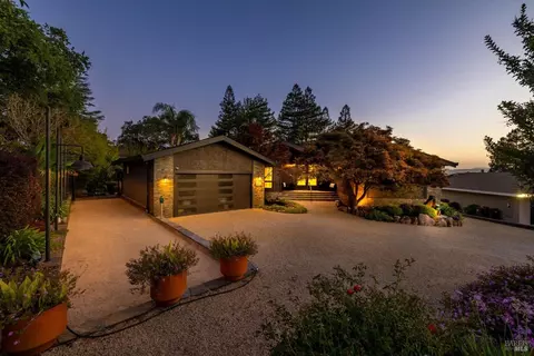 1033 Oakmont Ct, Napa, CA 94559