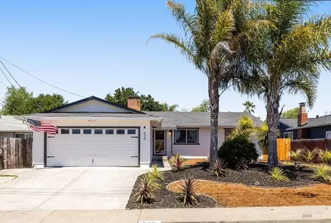 529 Albert Way, Petaluma, CA 94954