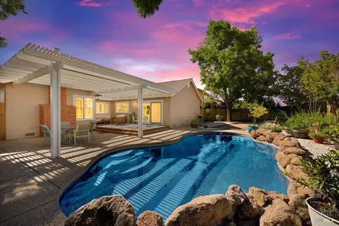2094 Larchmont Cir, Fairfield, CA 94534