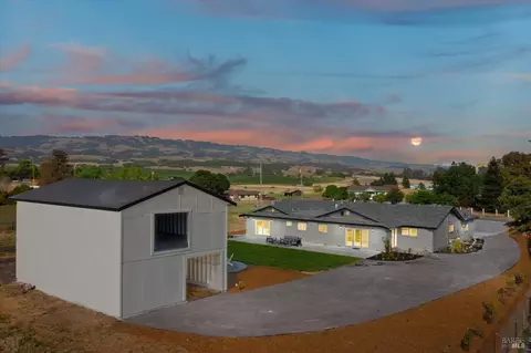 155 Davis Ln, Penngrove, CA 94951