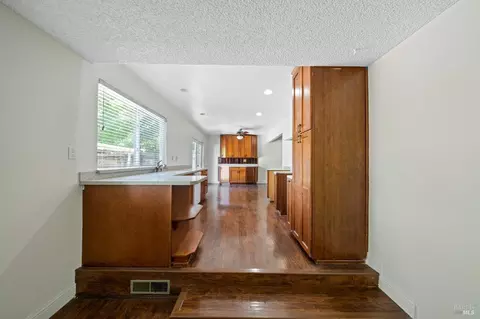 100 Lancaster Way, Vallejo, CA 94591 photo 8