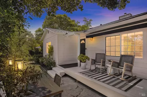 605 Calle Del Monte St, Sonoma, CA 95476
