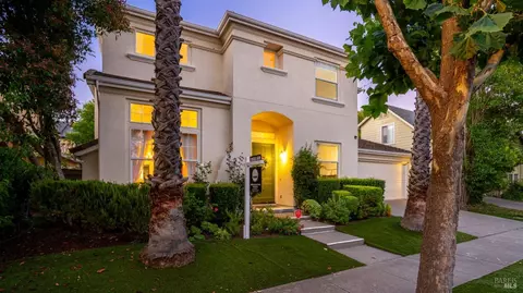 520 Hawk Dr, Petaluma, CA 94954