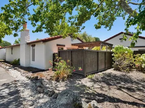 747 Adobe Dr, Santa Rosa, CA 95404 photo 2