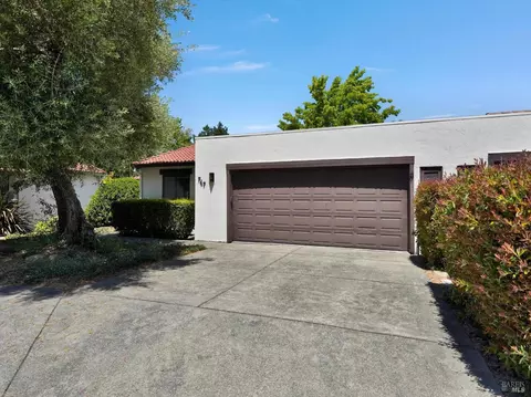 747 Adobe Dr, Santa Rosa, CA 95404