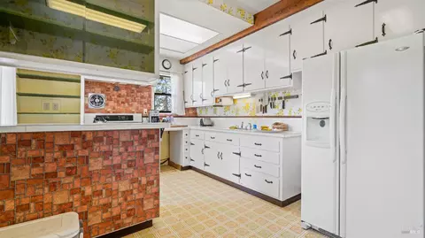 Kitchen - 17000 Old Boy Scout Rd, Willits, CA 95490 photo 3 of 6