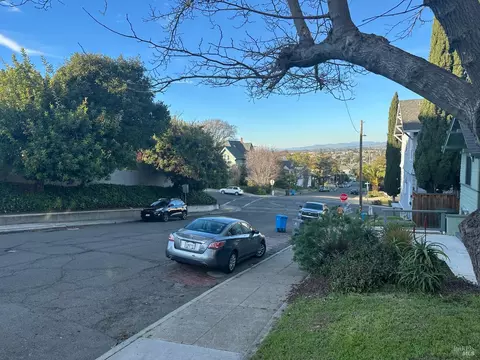 1020 Napa St, Vallejo, CA 94590 photo 6