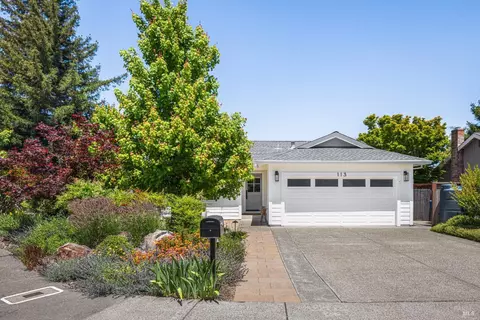 113 Smith Ct, Healdsburg, CA 95448