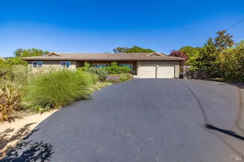 3910 Meadowview Ln, Penngrove, CA 94951