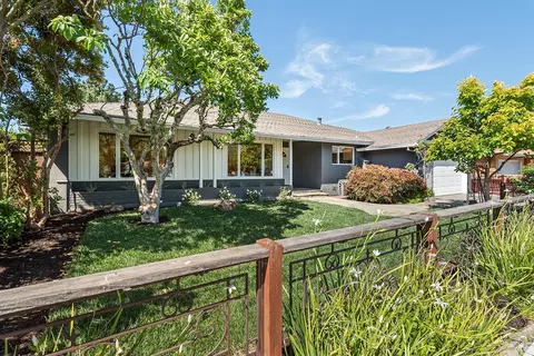 250 Harvard Dr, Larkspur, CA 94939