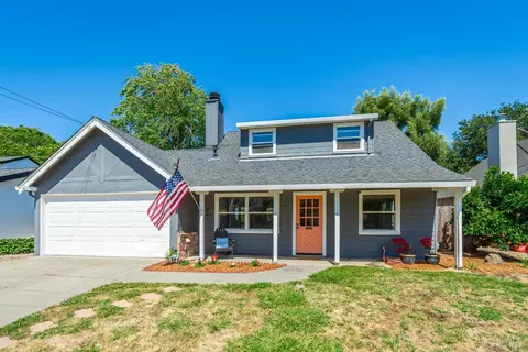 230 Pickwick Dr, Napa, CA 94558