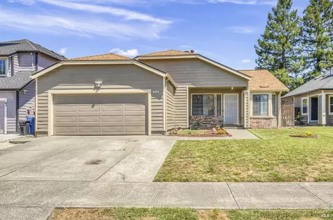 8054 Creekside Dr, Windsor, CA 95492