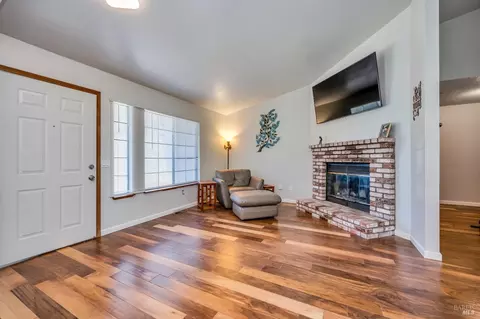 8054 Creekside Dr, Windsor, CA 95492 photo 4