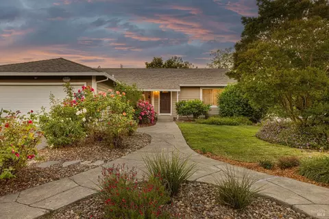 1667 Juliet Dr, Petaluma, CA 94954