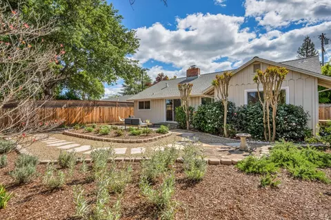 1124 Hudson Ave, Saint Helena, CA 94574