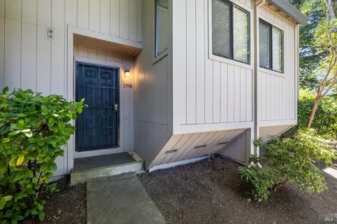 1990 Windmill Cir, Santa Rosa, CA 95403
