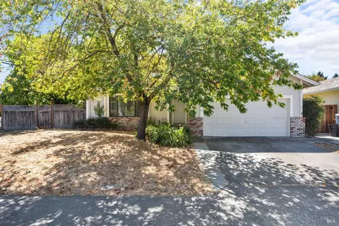 391 Alden Ct, Windsor, CA 95492