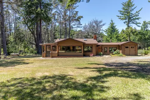 46200 Iversen Dr, Gualala, CA 95445