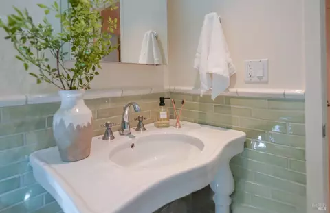 Bath - 5 Alta Ter, Corte Madera, CA 94925 photo 6 of 7
