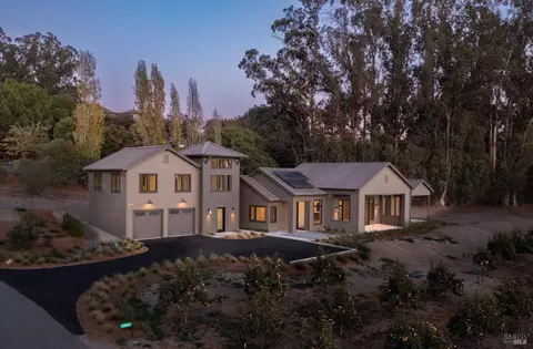 2041 Live Oak Farm Ln, Petaluma, CA 94952