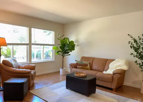 242 Pheasant Dr, Healdsburg, CA 95448 photo 3
