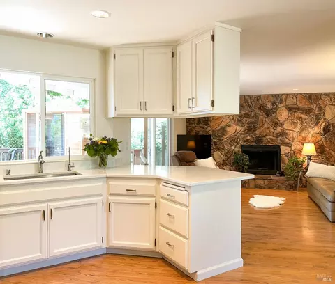 242 Pheasant Dr, Healdsburg, CA 95448 photo 10