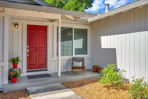 242 Pheasant Dr, Healdsburg, CA 95448 photo 2