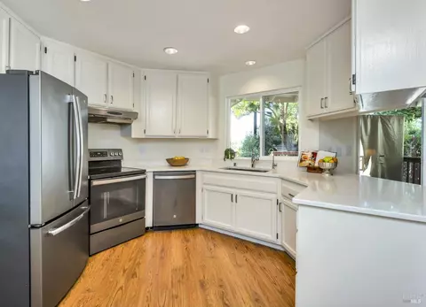 242 Pheasant Dr, Healdsburg, CA 95448 photo 8