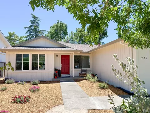 242 Pheasant Dr, Healdsburg, CA 95448