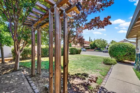2512 E Atlantic Ct, Fairfield, CA 94533 photo 6