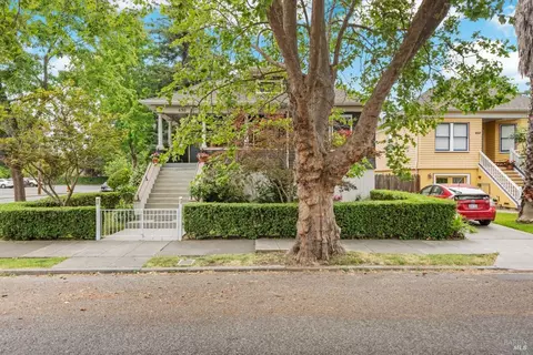 498 Brown St, Napa, CA 94559 photo 2
