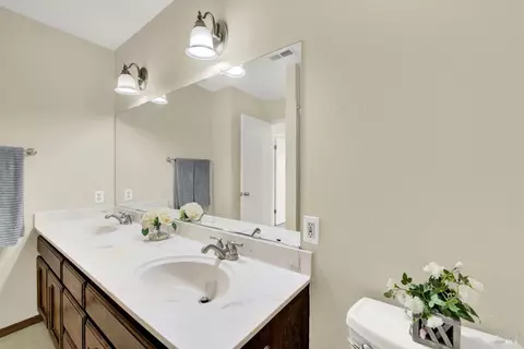 Bath - 7738 Eddy Ln, Vacaville, CA 95688 photo 2 of 5