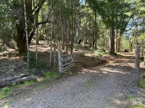 29300 Pinecrest Rd, Willits, CA 95490
