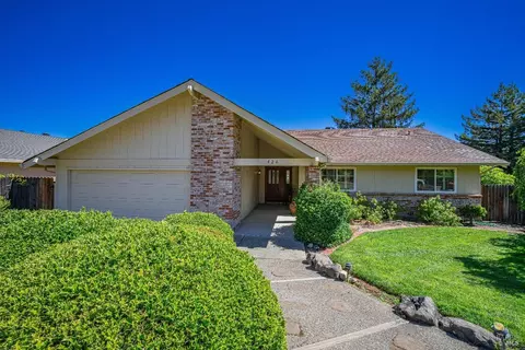 424 Oak Brook Ln, Santa Rosa, CA 95409