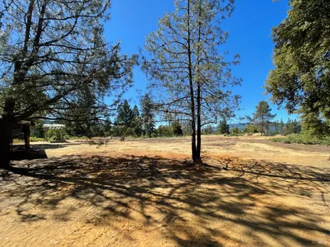 1200 Deer Trail Dr, Leggett, CA 95585