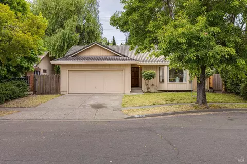 709 Placer Ct, Santa Rosa, CA 95401