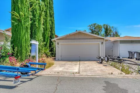 738 Spinnaker Ct, Clearlake Oaks, CA 95423