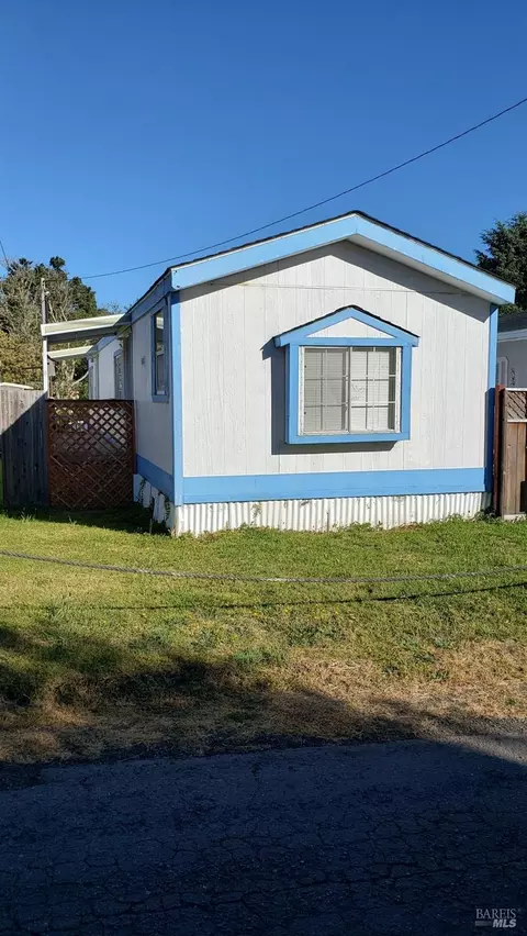 17900 Ocean Dr #11, Fort Bragg, CA 95437