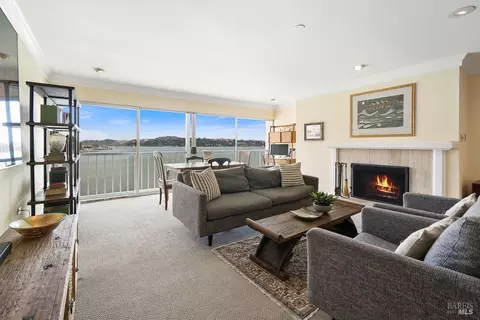 100 South St #307, Sausalito, CA 94965