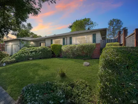 3451 Princeton Dr, Santa Rosa, CA 95405
