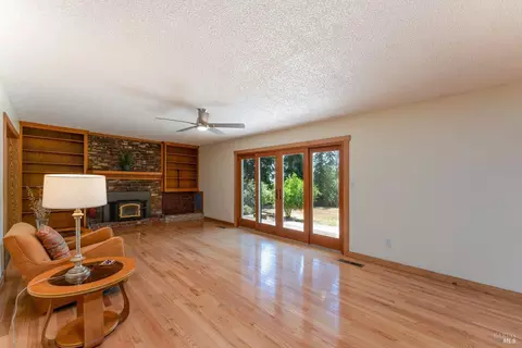 1575 Crane Rd, Ukiah, CA 95482 photo 3