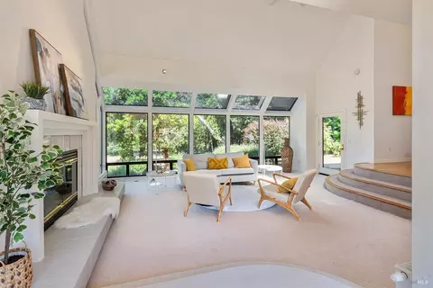 12430 Fiori Ln, Sebastopol, CA 95472
