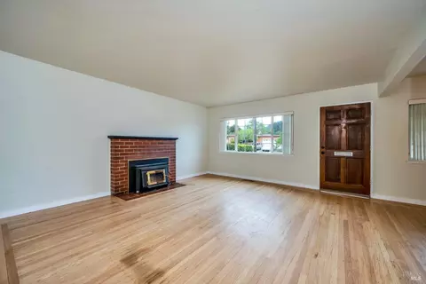 79 Clark Ave, Cloverdale, CA 95425 photo 2