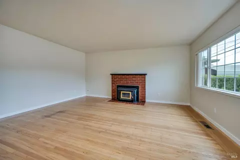 79 Clark Ave, Cloverdale, CA 95425 photo 3